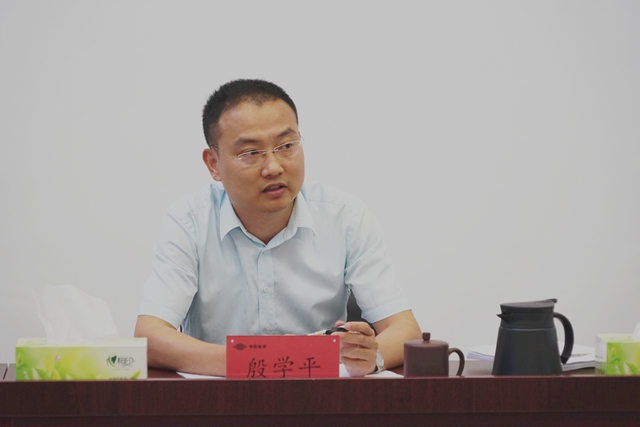 副總經(jīng)理、總經(jīng)濟(jì)師殷學(xué)平進(jìn)行總結(jié)發(fā)言.jpg